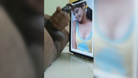 Las tetas lechosas y sensuales de Pranitha