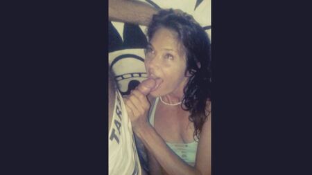 «Chúpame la polla, Sarita, la MILF hippie viajera»