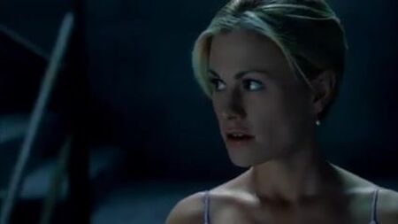Natasha Alam - True Blood, temporada 3, episodio 1 (escena de desnudo)