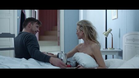 Synnøve Macody Lund (desliz del pezón sin desnudo) - Hjemsøkt (Noruega, 2017) 1080p Ver en línea
