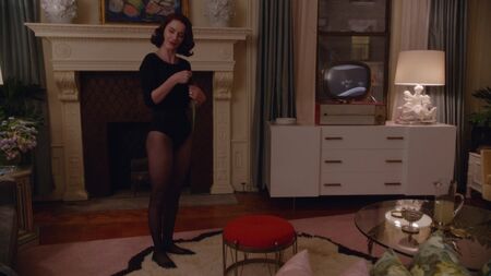 Rachel Brosnahan, muy sexy - La maravillosa Sra. Maisel (2017) 1.ª temporada, episodio 1 (1080p)