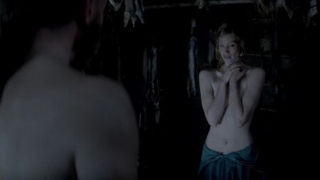 Alyssa Sutherland desnuda – Vikings (2015), temporada 3, episodio 4 (1080p) Ver online / Alyssa Sutherland – Vikings