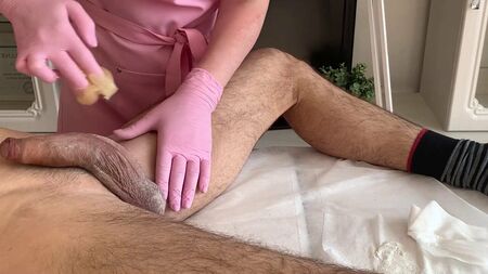 Mucho semen: eyaculación durante la depilación con cera