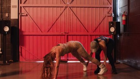Sommer Ray y Lexy Panterra: Sexy - Twerk (2017) 1080p