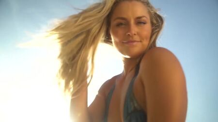 Caroline Wozniacki y Lindsey Vonn se desnudan y solo lucen pintura corporal _ Sports Ill