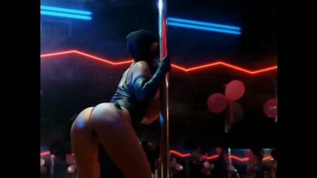Julie K. Smith en topless - El día del guerrero (1996)