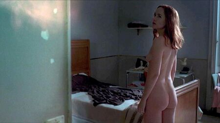 La escena de desnudo de Dakota Johnson en «Suspiria» en ScandalPlanet.Com