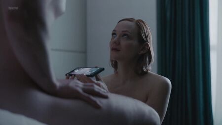 Louisa Krause desnuda, Anna Friel (nn) - The Girlfriend Experience - 2.ª temporada, episodio 5 (EE. UU., 2017) / Louisa Krause, Anna Friel - La chica de compañía