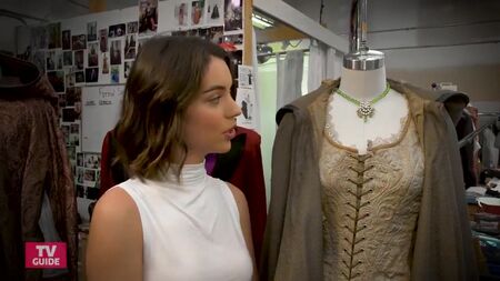 Dentro del armario de vestuario de «Érase una vez» con Adelaide Kane