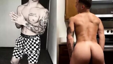 un chico atractivo que se muestra desnudo