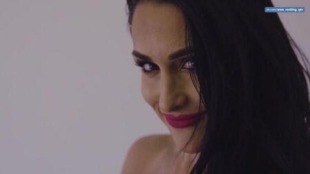 [WWE QTV]☆[¡Sesión fotográfica de Nikki Bella en bikini en julio!]Nikki Bella en bikini para una sesión fotográfica]