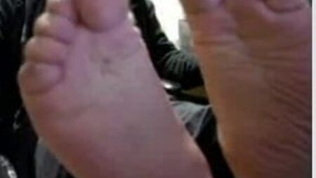 Pies de hombres heterosexuales por webcam: plantas de los pies carnosas