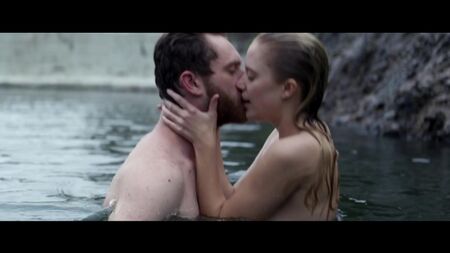 Maika Monroe desnuda – Bokeh (2017) HD 1080p Ver online / Maika Monroe – Bokeh