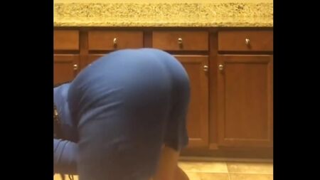 Mizz TwerkSum bailando twerking como una loca | WSHH _ worldstarcandy