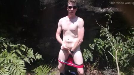 bush_jerk_off_3 (al aire libre, masturbación, playa, en público, gay, chico en solitario, porno gay, gay al aire libre, gay en público, masturbación gay, gay en solitario, gay al aire libre)