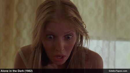 Escenas de la actriz rubia Carol Levy en topless y en lencería