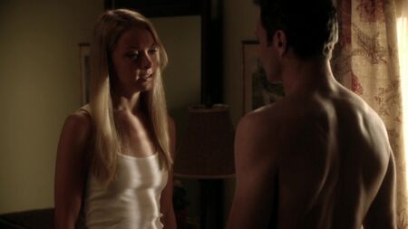 Rachel Skarsten desnuda - Transporter: La serie, temporada 1, episodio 3 (2012) HD 1080p
