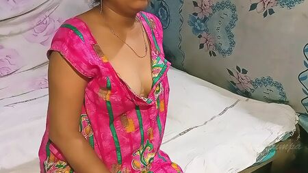 Tumpa, una tía bengalí de la India, tiene sexo con su marido y él se corre dentro de su coño