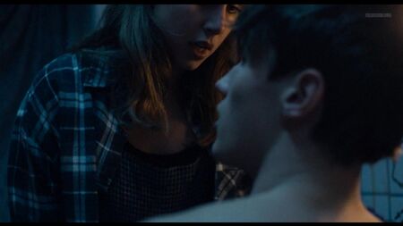 Julie Brochorst Andersen Nude - Anti (Dinamarca, 2016) 1080p Ver en línea