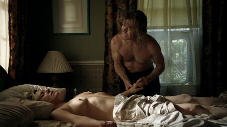 Molly Price desnuda - Shameless, temporada 2, episodios 2 y 3 (2012) HD 1080p