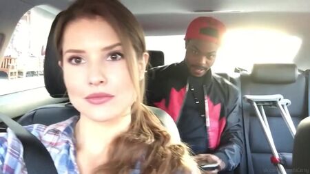 ¡Se ha hecho unas uñas sensuales! | Amanda Cerny