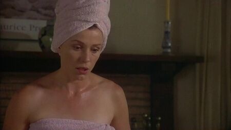 Frances McDormand y Lori Singer desnudas - «Short Cuts» (1993)