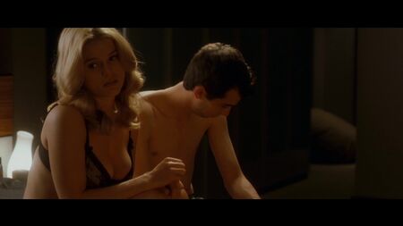 Alice Eve - «She's Out of My League» (2010) 1080p ¿Desnuda? ¡Qué sexy! Ver online