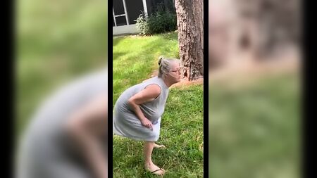 Abuelita con las tetas caídas y sin sujetador