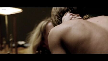 Amber Heard, Ryanne Duzich - Friday Night Lights 2004 (escena de sexo, escena erótica)