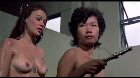 Pam Grier, Margaret Markov desnudas - Black Mama White Mama (1973) 1080p