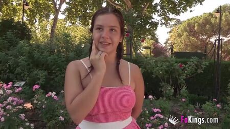 ¿Te la follarías a una adolescente menuda delante de toda España?