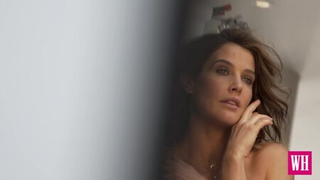 Cobie Smulders en topless - Women's Health, mayo de 2015