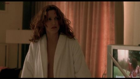 Erin Daniels (escenas de desnudo de Erin Daniels en «One Hour Photo», 2002)