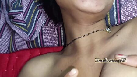 Me follé el coño de Desi Bhabhi; es un coño muy sexy, y me corrí dentro de ella