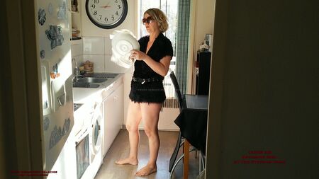 Una milf madura de 47 años busca a un chico