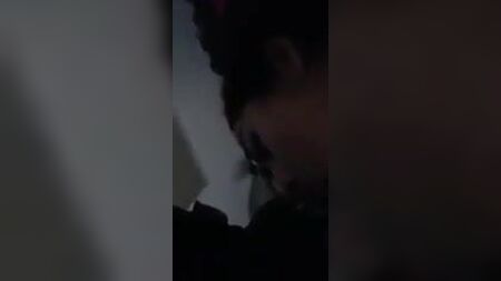 chica joven en una orgía