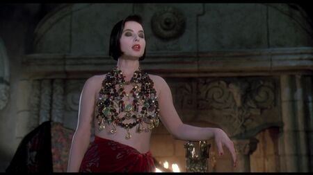 Isabella Rossellini, Catherine Bell, etc. Desnudas - «La muerte os sienta tan bien» (1992)