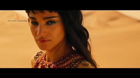 Sofia Boutella - La madrastra (2017)