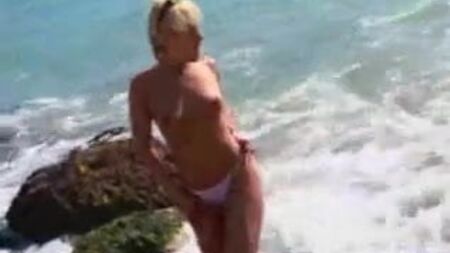Bette Davis bañándose desnuda FM 14