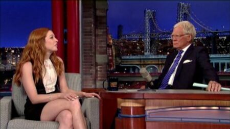 Rachelle Lefevre se tiñe de rojo