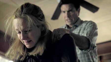 Mamada y sexo de Laura Linney en «Ozark» en ScandalPlanetCom