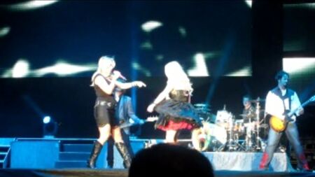 Miranda Lambert y RaeLynn - «Wake Up Call»
