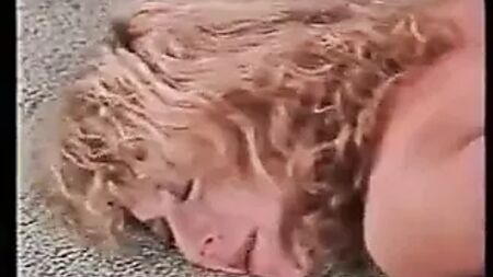 La joven Nina Hartley practicando sexo anal por primera vez