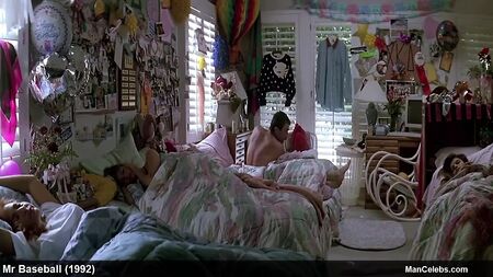 Escenas de desnudo y sensuales del actor Tom Selleck