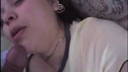 Una chica gordita de Craigslist follada en el sofá