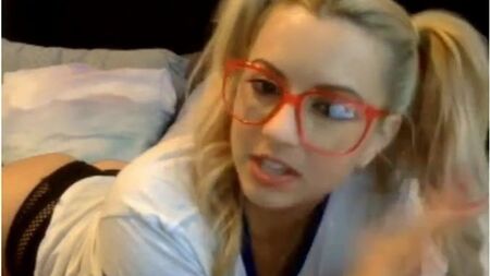 Lexi Belle charla por la webcam