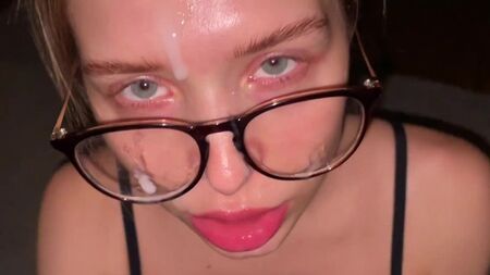 Me pondré las gafas, ¡de lo contrario terminarás con mis ojos nuevamente!
