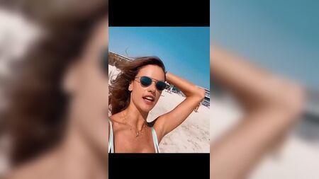 Alessandra Ambrosio e Izabel Goulart - Chicas en bikini, 7 de marzo de 2020
