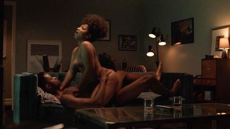 Escena de sexo de Alison Law en «Insecure» en ScandalPlanetCom