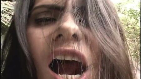 Sandy: Sexo anal en el bosque